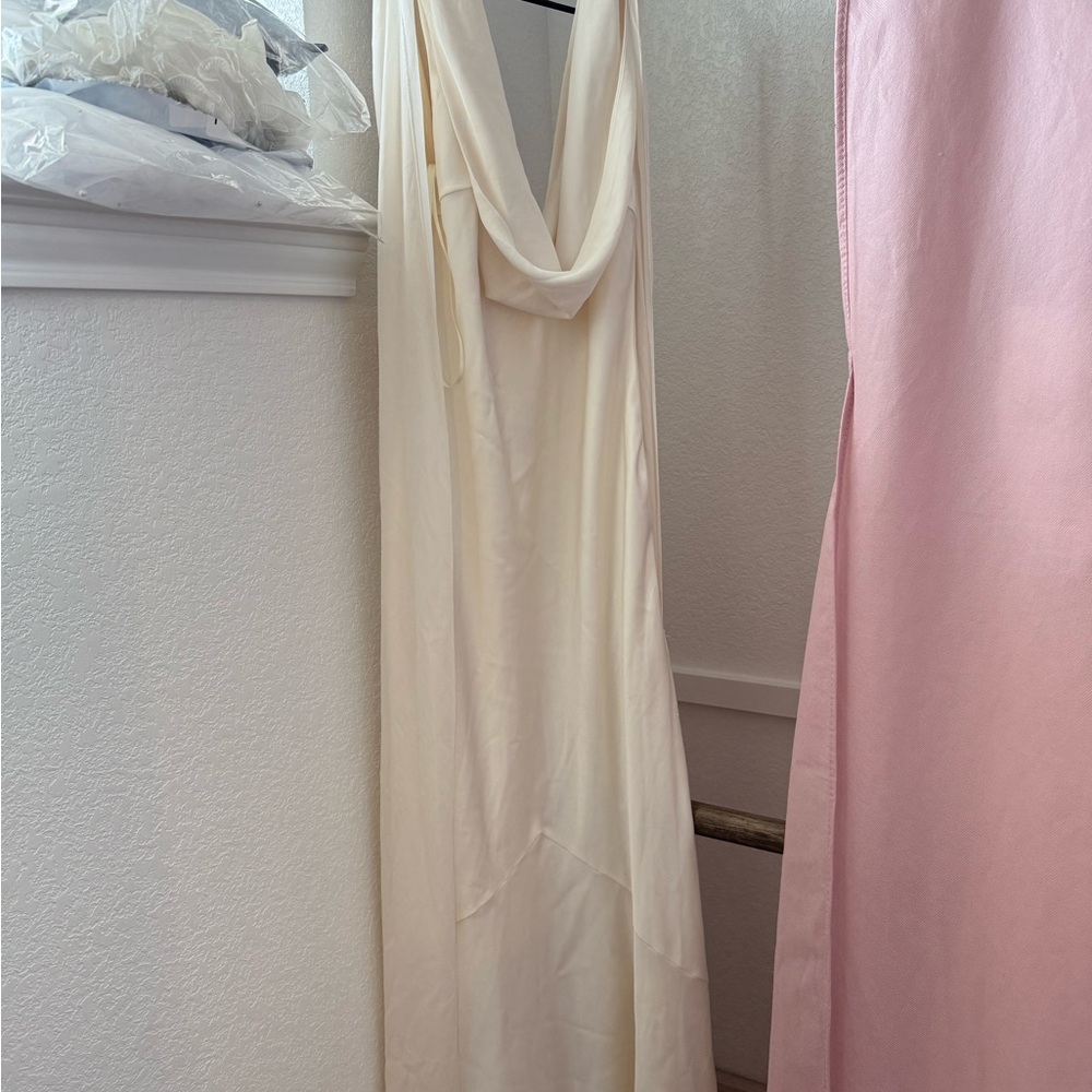 Elegant Cream Backless Women's Dress